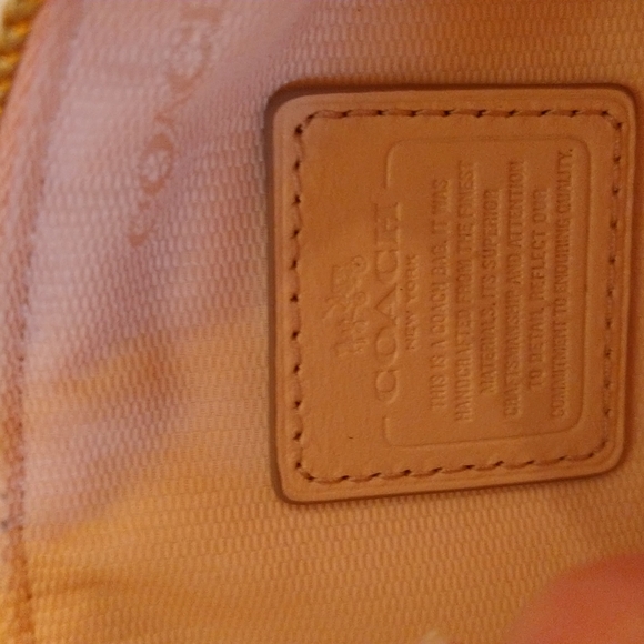 VGUC. Coach pale pink leather wristlet. - Picture 10 of 11